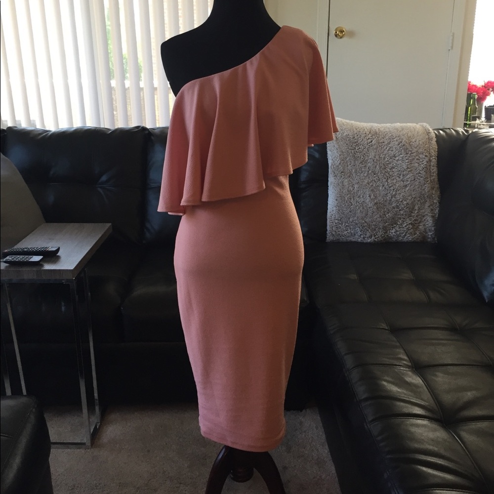 ✨HP✨Pretty in Pink Off the Shoulder Midi Dress